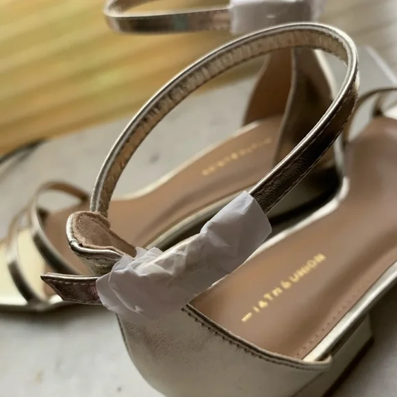 14th & Union. Silver unworn flats!  So cute. - Picture 3 of 5